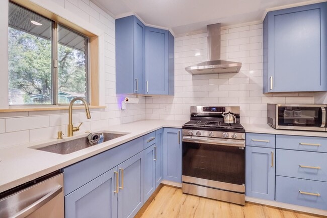 Photo - 911 Brown St House