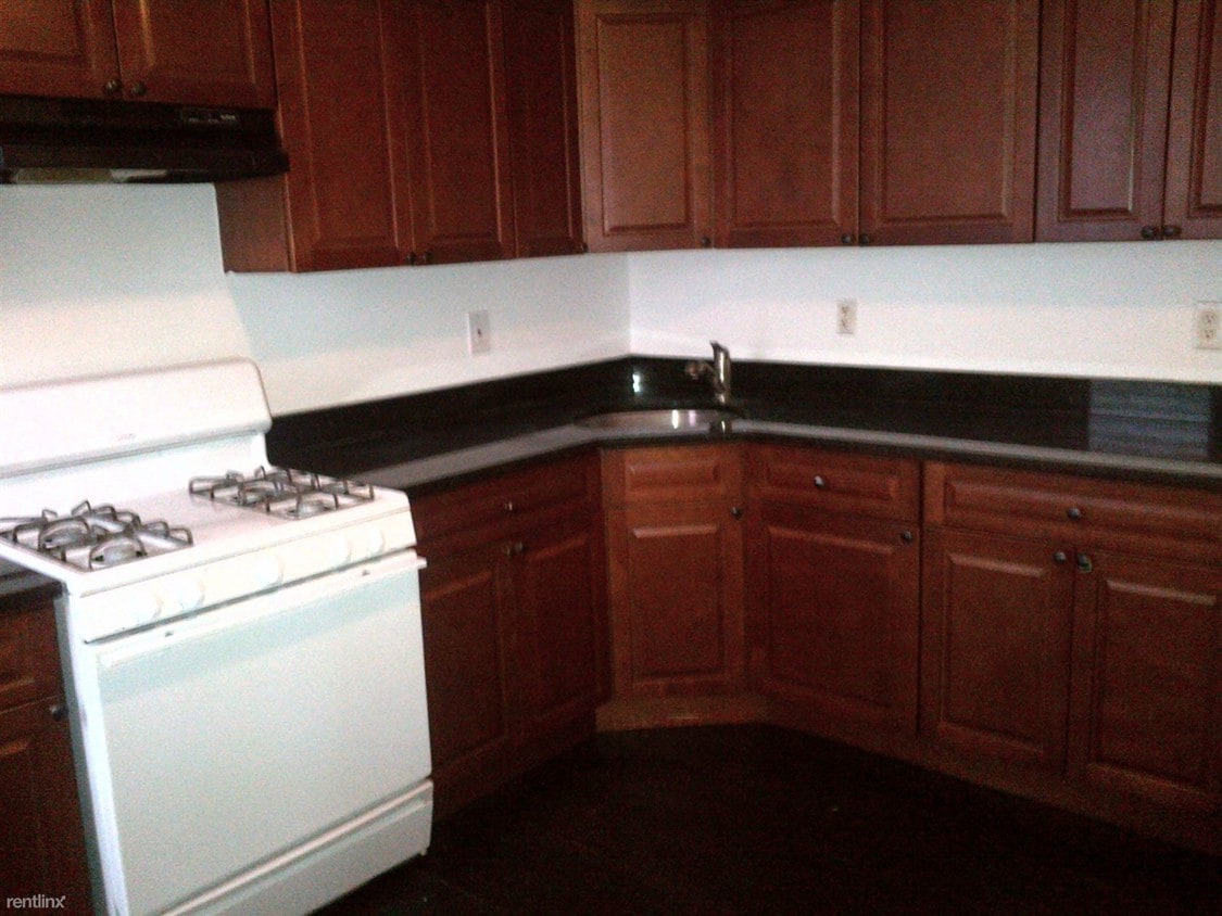 Primary Photo - 100 Albion Ave