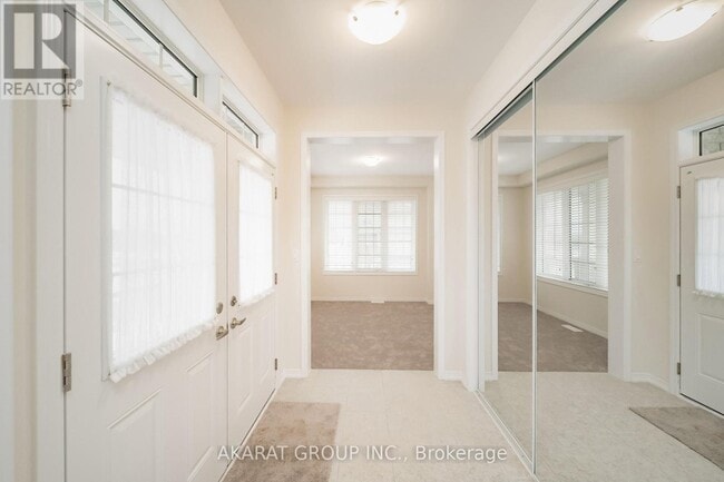 Building Photo - 135 Esther Cres