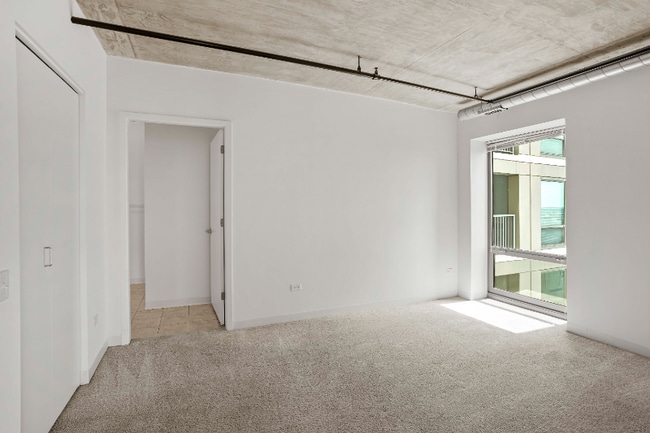 Building Photo - 884 S Clark St