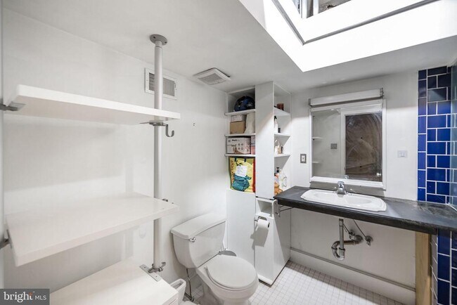 Foto del edificio - 144-50 W Laurel St