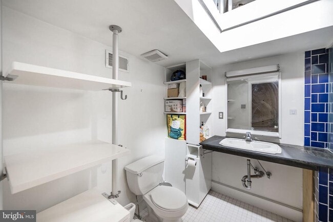 Building Photo - 144-50 W Laurel St