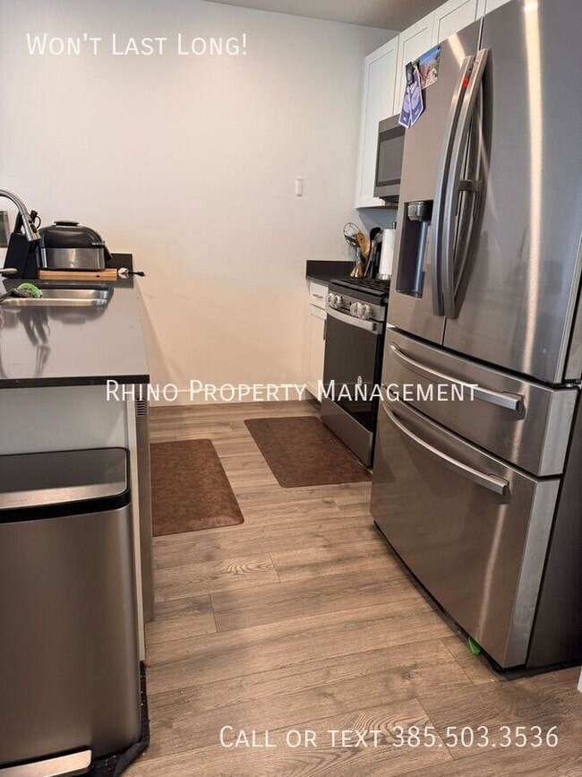 Building Photo - 1136 E Trident Dr
