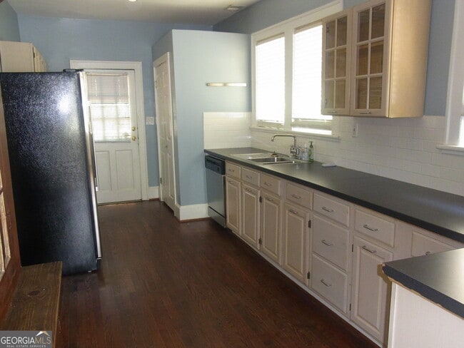 Building Photo - 886 Vedado Way NE