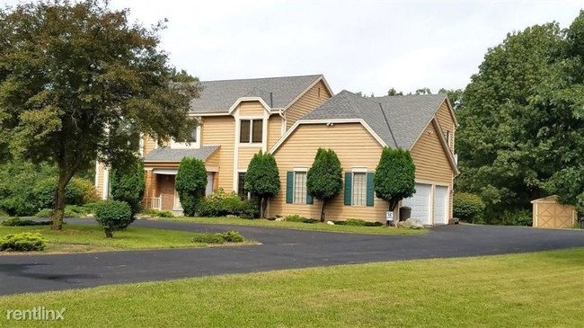 Building Photo - 4 br, 3.5 bath House - 495 N Waterville Rd