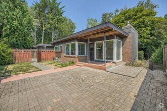 Building Photo - 17230 Beach Dr NE