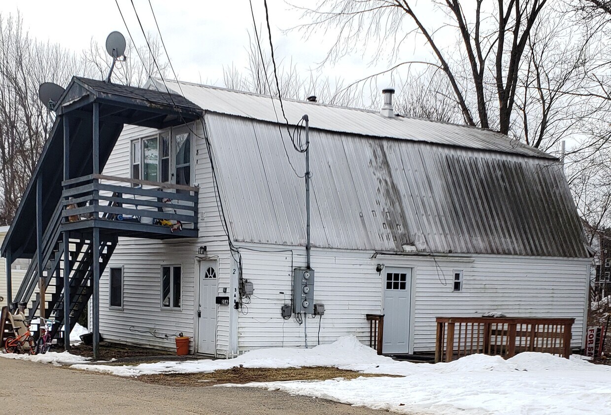 15 Mechanic St, Farmington, NH 03835 Apartments in Farmington, NH