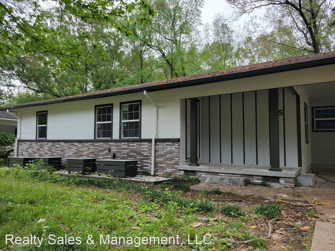 Foto principal - 3 br, 1 bath House - 405 Cummins Street