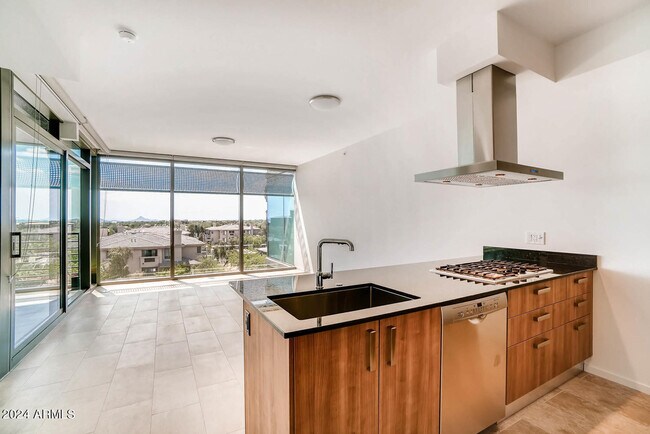 Foto del edificio - 7120 E Kierland Blvd