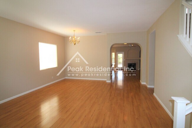 Foto del edificio - Very Nice 4bd/2.5ba Elk Grove Home with 3 ...