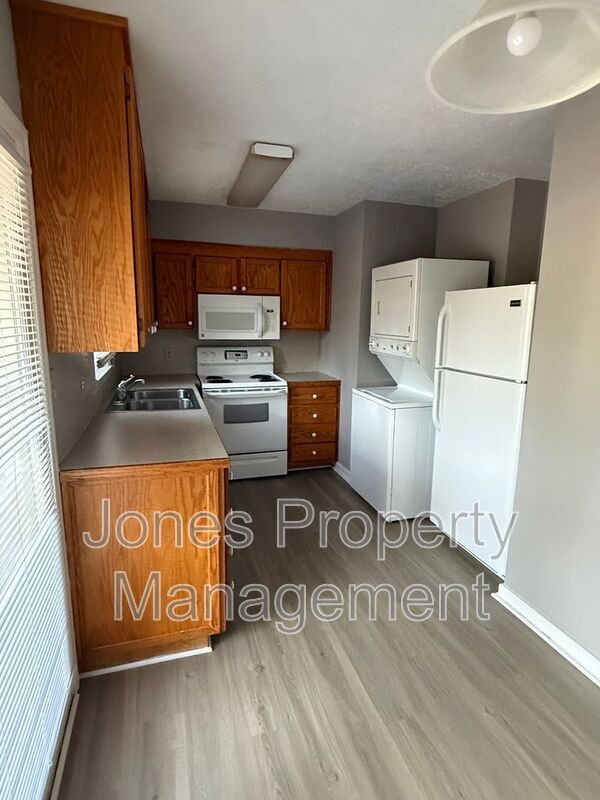 Building Photo - 1416 Meadow Ave