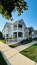 Building Photo - 2215 Aurora Dr