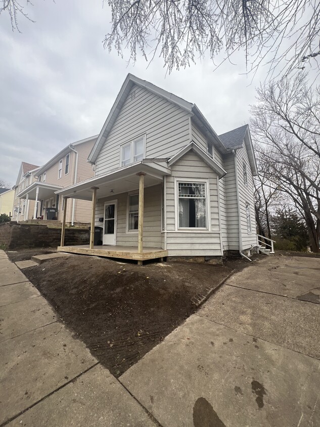 Newly remodeled single family home - 940 Wilson St