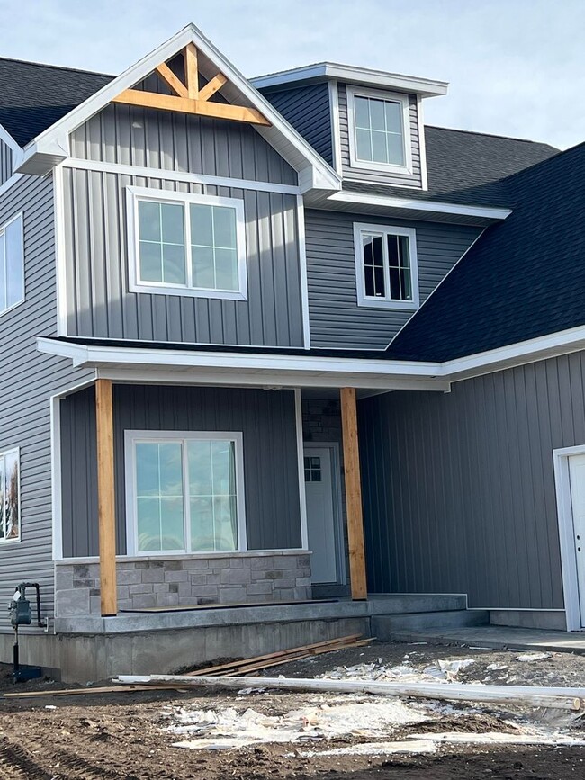 Building Photo - 1362 Maple Dr