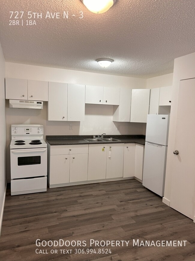 Photo du bâtiment - 727 5th Ave N