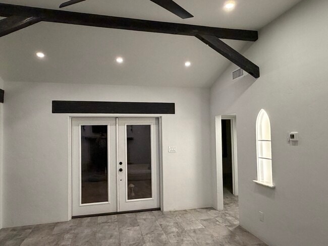 Building Photo - 3981 E Desmond Ln