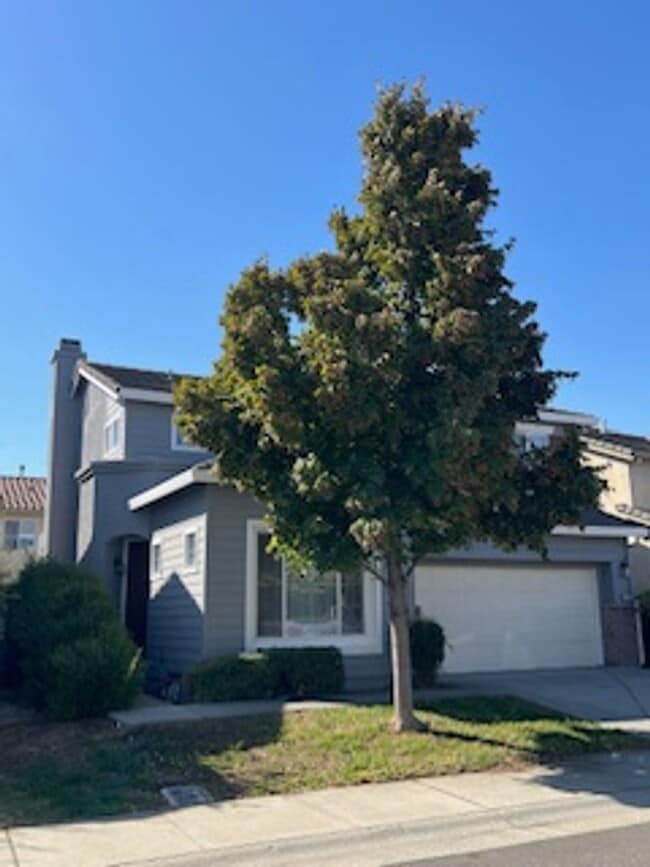 Building Photo - LOVELY REMODELED 4 BEDROOM HOUSE IN N. NAT...