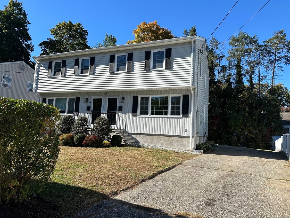 44 Hillside Ave, New Canaan, CT 06840 Room for Rent in New Canaan, CT