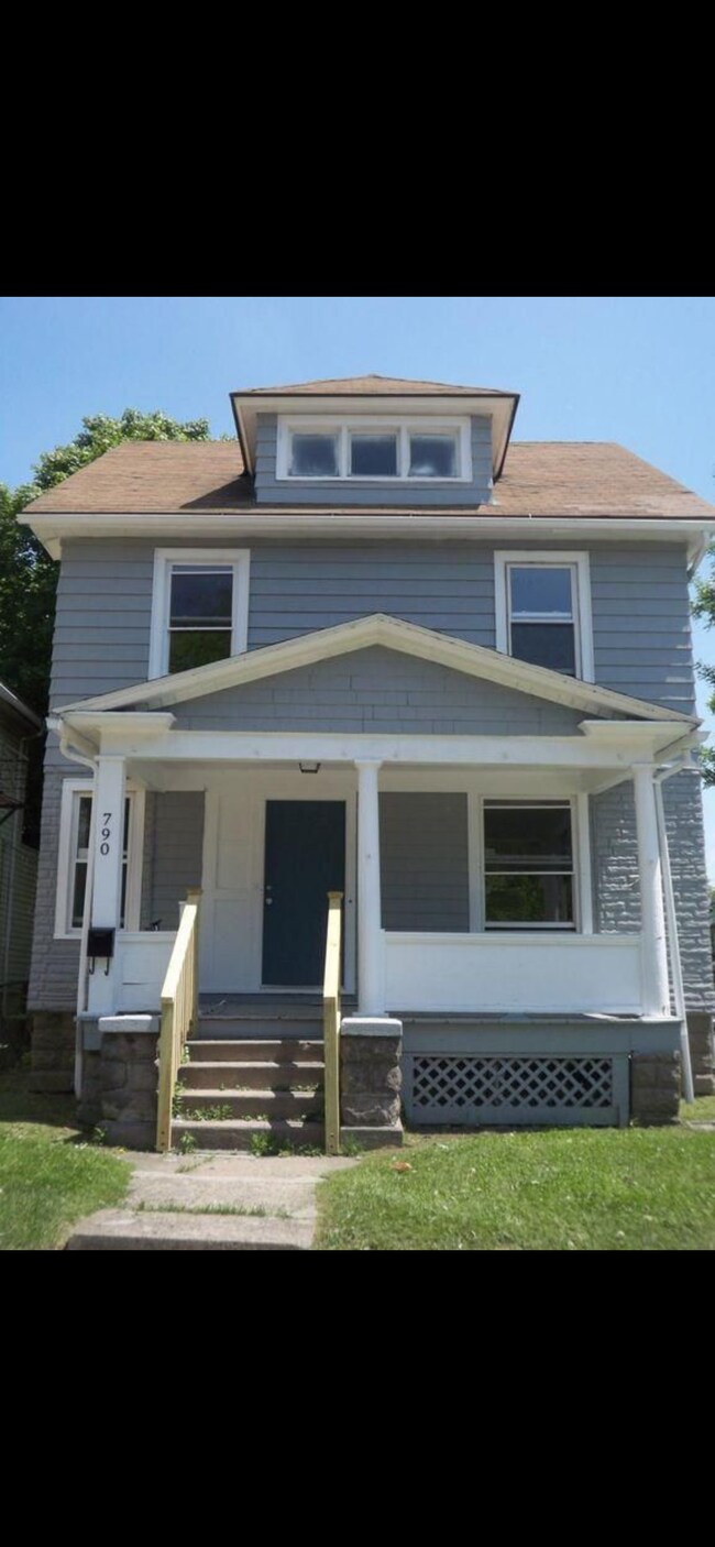Building Photo - 790 Genesee St