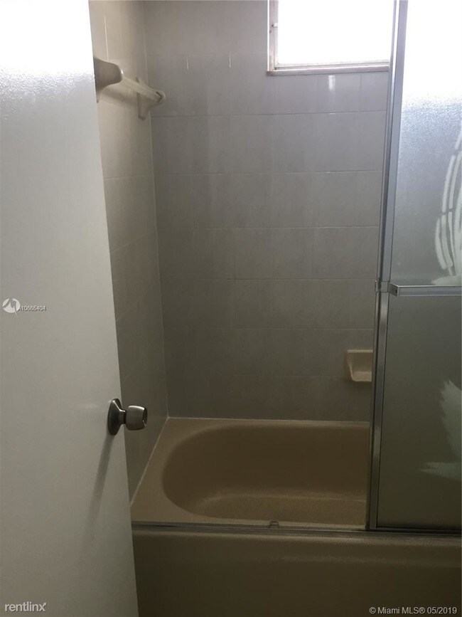 Building Photo - 3 br, 2 bath  - Casa Real Condo