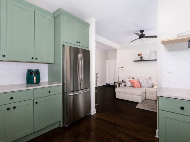 Building Photo - 1335 W Lunt Ave