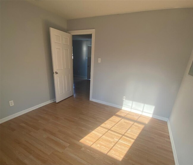 Building Photo - 8507 Lockwood Dr
