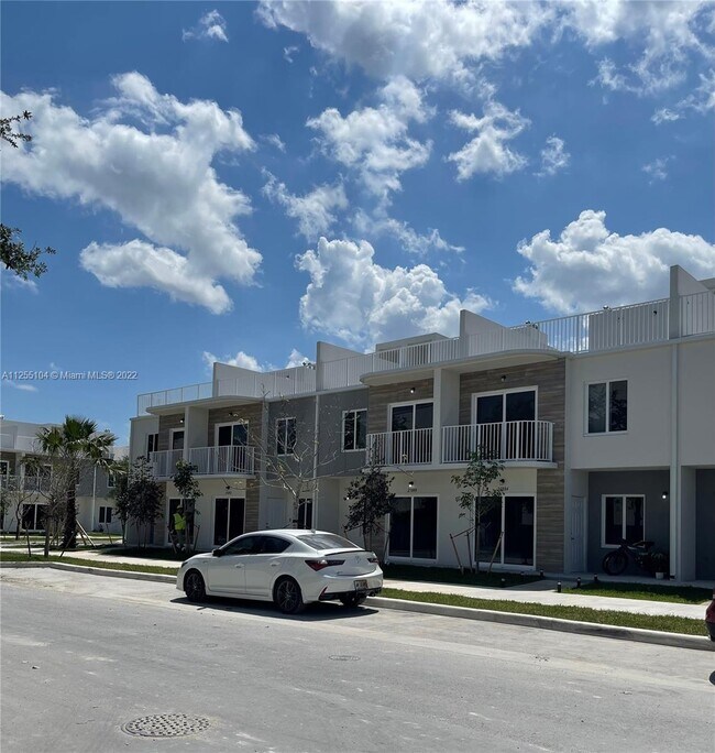 Building Photo - 25748 SW 143rd Ave