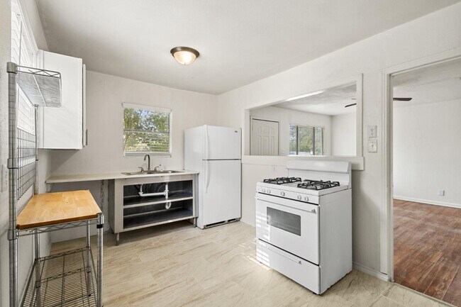 Foto del edificio - 759 Avondale Ave