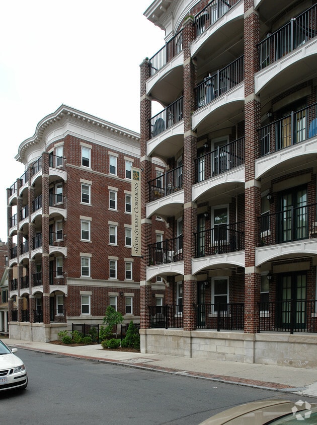 Building Photo - High Street Commons