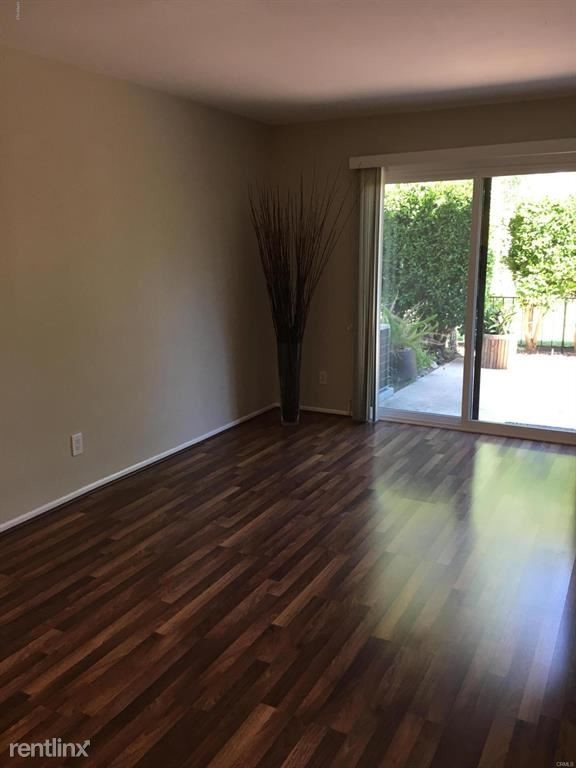 Building Photo - 3 br, 2.5 bath Townhome - 611 White Oak Ln