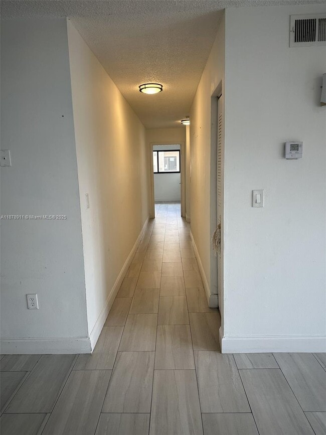 Building Photo - 1490 W 42nd Pl
