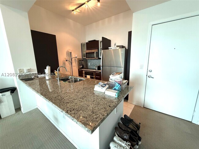 Building Photo - 950 Brickell Bay Dr