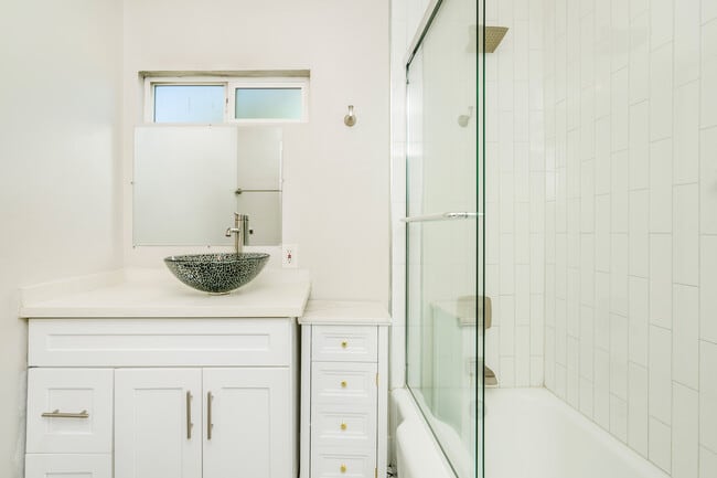 Building Photo - 6714 Amigo Ave