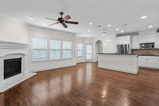 Foto del edificio - Luxury Highland Park Living