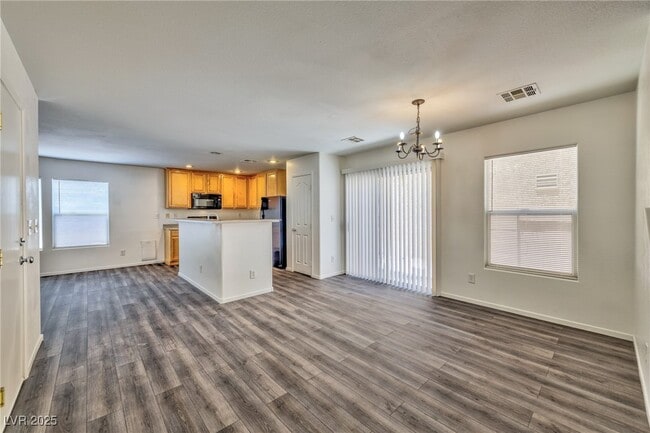 Building Photo - 577 Lapford St