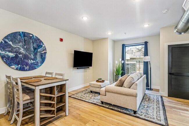 Building Photo - CORPORATE LEASE AVAILABILITY FOR 3, 6, OR 12 MONTHS! ALL BILLS AND PARKING INCLUDED!