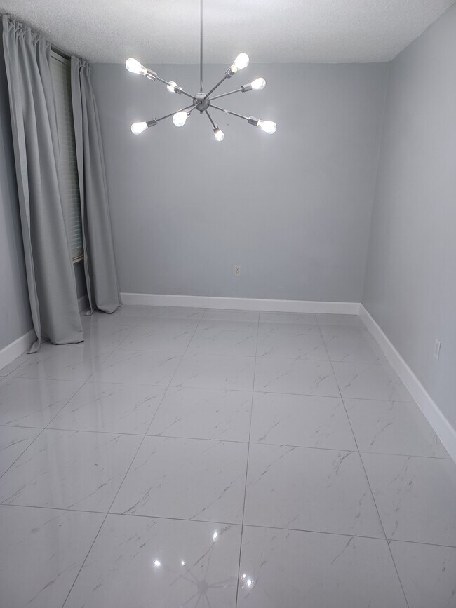 Foto del edificio - 536 Orange Dr