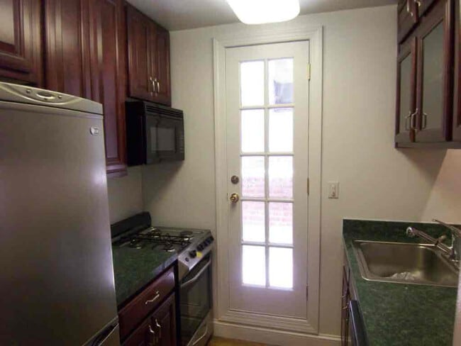 Building Photo - 180 W 103rd St