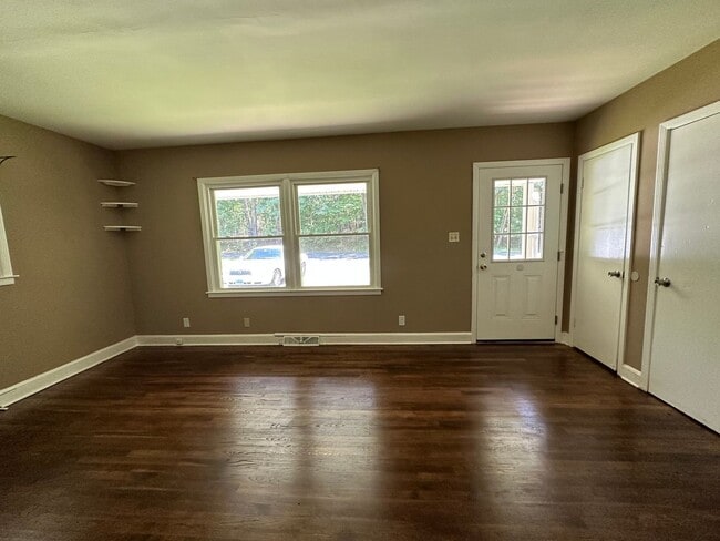 Building Photo - One Story House in Madison Heights