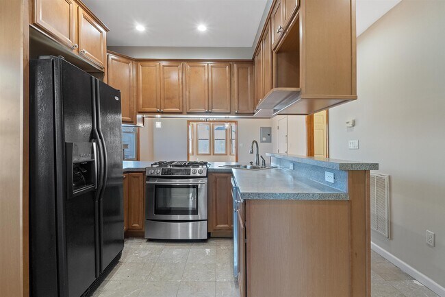 Building Photo - 14 Duer Pl