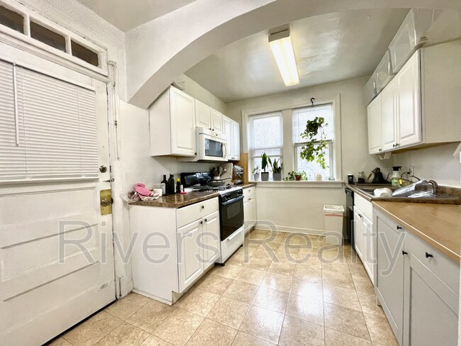 Building Photo - 6651 Berthold Ave