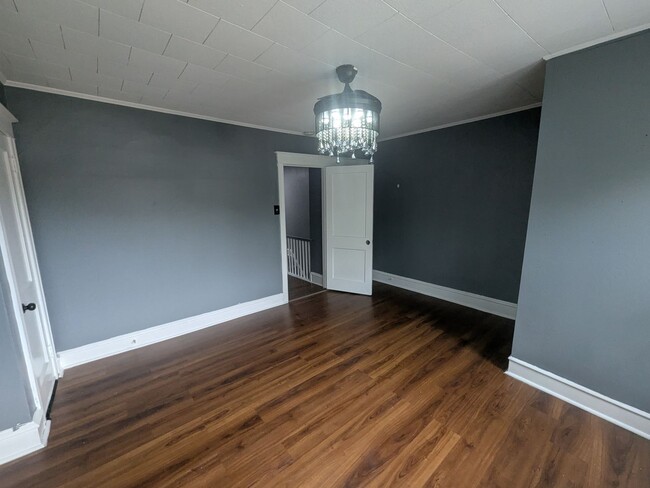 Building Photo - 821 Rader Ave