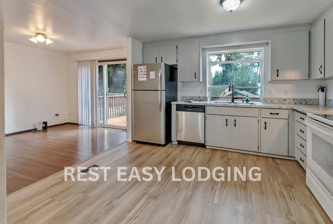 Building Photo - 2210 27th Ave SE