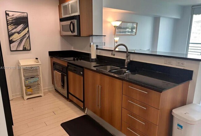 Foto del edificio - 335 S Biscayne Blvd