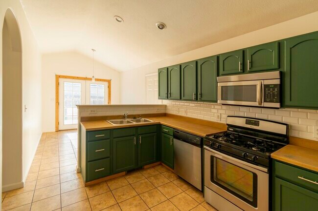 Building Photo - 153 Meadow Brook Rd