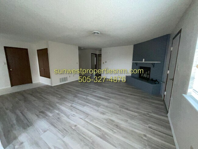 Building Photo - 2 Bedroom, 2 Bath, Washer/Dryer Included, ...