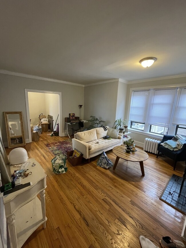 Foto del edificio - 631 W Roscoe St