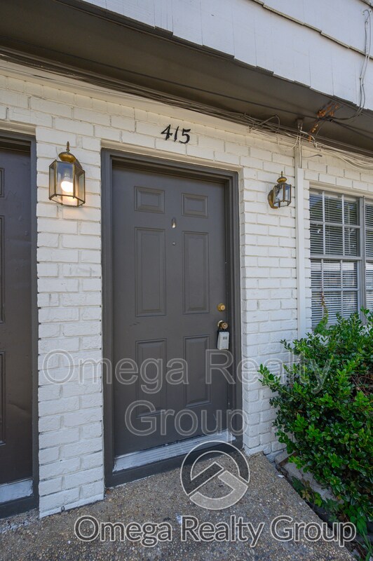 Building Photo - 425 Oakwood Ave