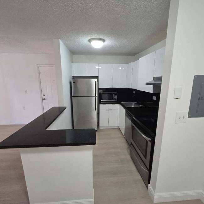 Foto del edificio - 6935 NW 179th St