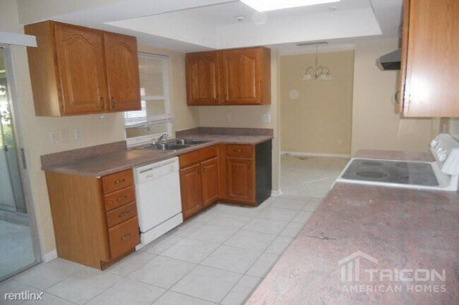 Building Photo - 2872 English Dr